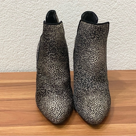 STUART WEITZMAN Dyed Calf Fur Hair Spliced Cavalino Curved Wedge Booties Size 8 - Picture 16 of 16